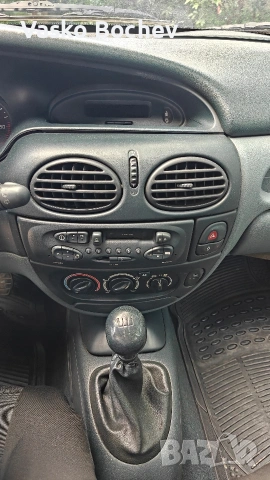 Renault Megan 1.6, снимка 9 - Автомобили и джипове - 54901281