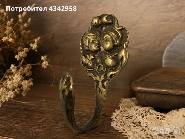 Антична JUGENDSTIL месингова кука„ЦЕЛУВАЩА СЕ ДВОЙКА“. (1900-1920 г.)
