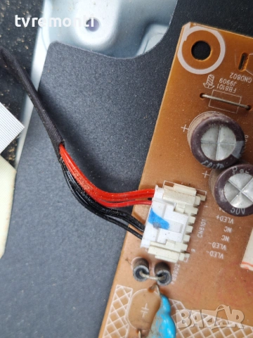 лед диоди от дисплей TPT315B5-WHBN0.K REV.S8940A ​ от телевизор PHILIPS 39PHS6707/12, снимка 2 - Части и Платки - 55249715