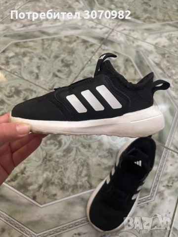 Детски маратонки Adidas, снимка 4 - Детски маратонки - 54414880