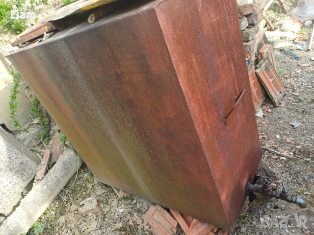 Метален резервоар 