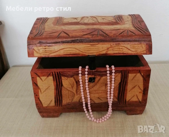 Впечатляващо ръчно изработено дървено  ковчеже идеално за съхранение на бижута.