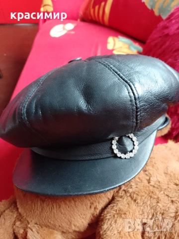 Кожена дамска шапка