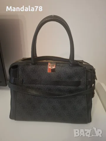 Продавам дамска чанта Guess zadie logo.