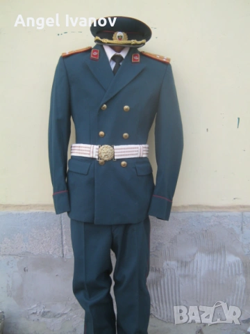 Парадна офицерска униформа