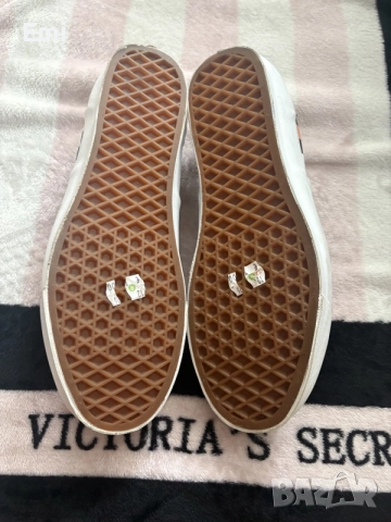 топ модел от Vans, снимка 3 - Кецове - 55616825