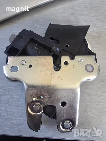 Брава за БАГАЖНИК AUDI A4 B8 Седан VW PASSAT B7 Седан, снимка 2 - Части - 54759411