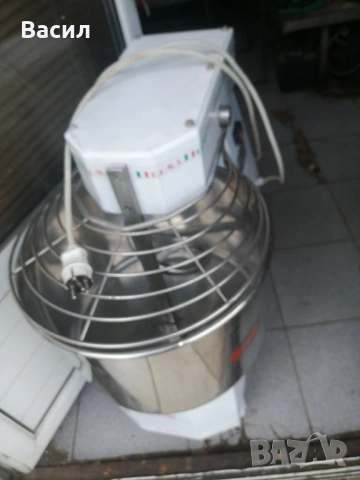 Италианска тестомесачка монофазна 35 литра