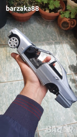 Mercedes Benz 1:18 и Ford Sierra 1:25, снимка 8 - Колекции - 54539252