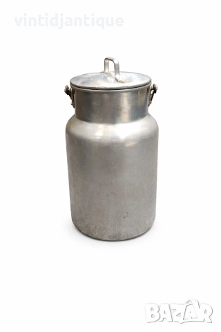 Метален съд с капак и дръжка