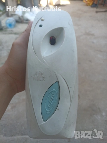Автоматичен ароматизатор за въздух от марката Air Wick, модел Freshmatic X-Press