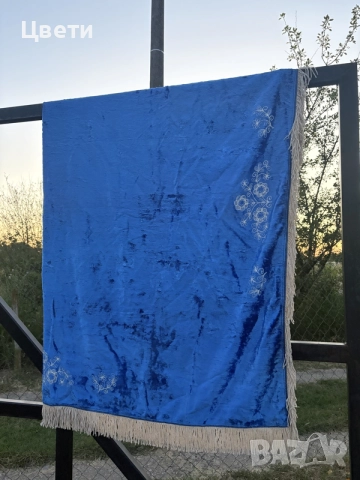Ретро плюшена покривка за легло