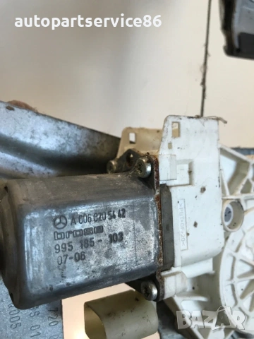 Регулатор за прозорец преден десен за Mercedes W906 Sprinter (2008) A0068205542 , снимка 2 - Части - 54134960