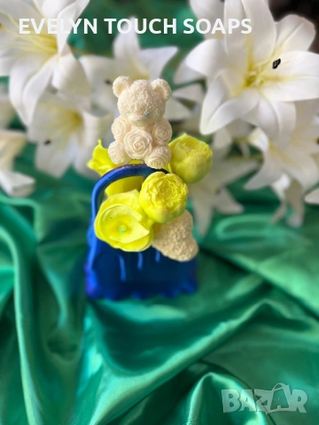 Луксозен букет в малка чанта декорирана със сапунени цветя, снимка 4 - Подаръци за жени - 54231005