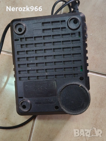 Зарядно устройство Bosch AL 2425 DV, снимка 2 - Други инструменти - 54509653