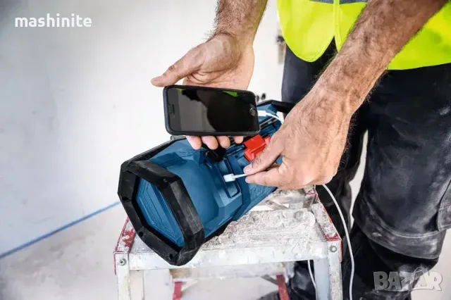 Акумулаторно радио Bosch GPB 18V-3 C ,18V, FM, Professional, Bluetooth , снимка 4 - Радиокасетофони, транзистори - 55694714