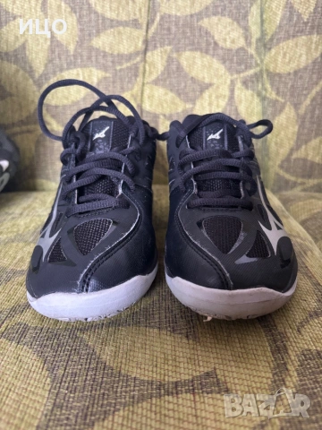 Детски маратонки за зала Mizuno , снимка 9 - Маратонки - 54264946
