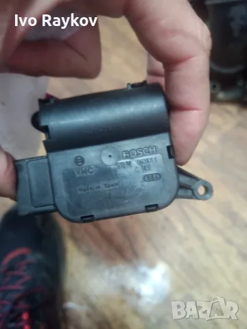Моторче клапа парно 0 132 801 300 , 8E1820511A за AUDI A4 
