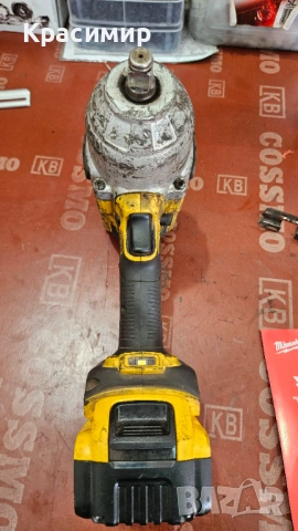 Продавам безчетков ударен гайковерт 1/2 DEWALT DCF900 1898Nm с 1бр. 5Ah батерия , зарядно и куфар , снимка 5 - Други инструменти - 54915338