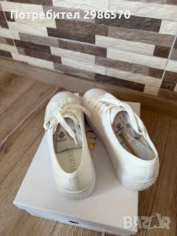 Дамски маратонки Guess, снимка 3 - Маратонки - 54492337