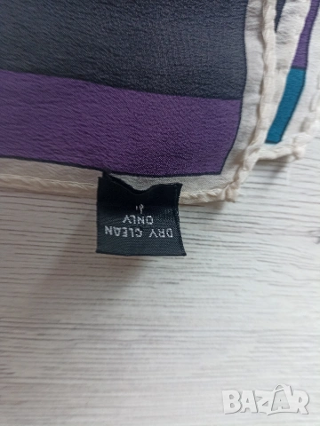 Дамски шал Krizia, снимка 6 - Шалове - 54357130