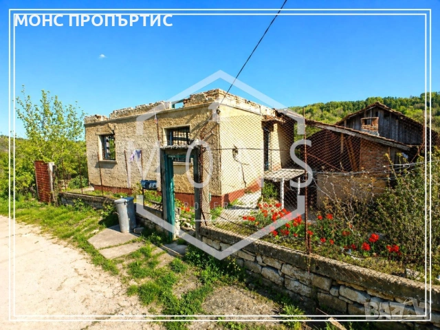 Продава се къща за ремонт с обширен двор и лице на две улици в с. Добромирка, обл. Габрово., снимка 6 - Къщи - 54453947
