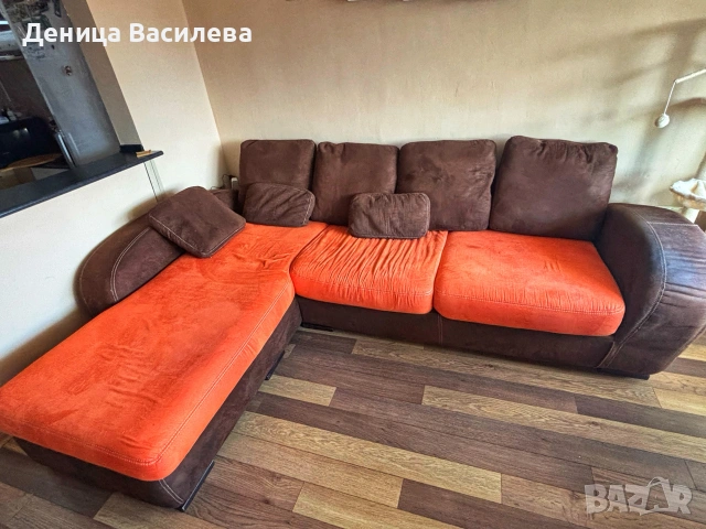 Изключително запазен диван