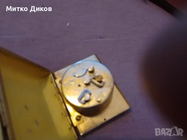 винтидж механичен будилник марка Aradora, произведен в Румъния.Моделът разполага с механизъм с 8 руб, снимка 7 - Други - 55569529