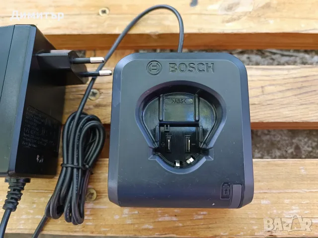Bosch GAL 12V-20 зарядно, снимка 2 - Винтоверти - 55426279