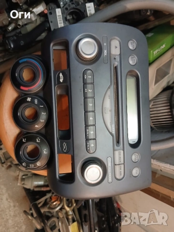 Авто CD за Хонда Джаз 01-07г. 6910-2735