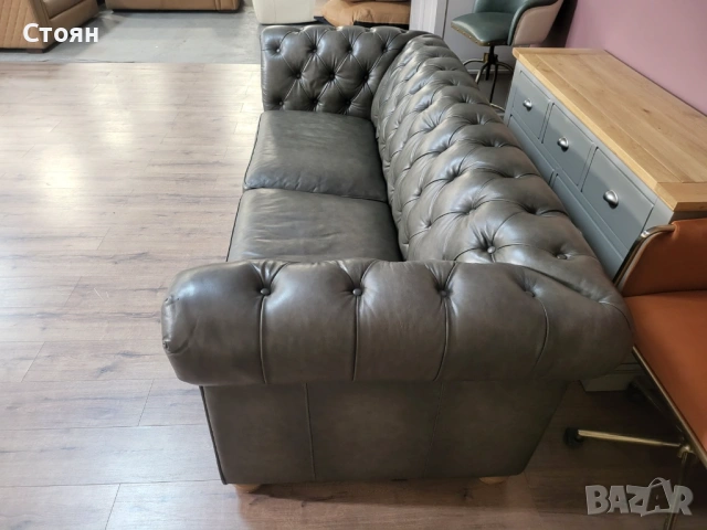 Сиво - зелен кожен диван тройка тип Честърфийлд, снимка 2 - Дивани и мека мебел - 54289085