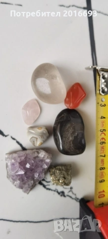 Кристали и минерали.