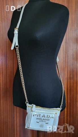 PRADA оригинална малка чантичка, снимка 11 - Чанти - 54498785