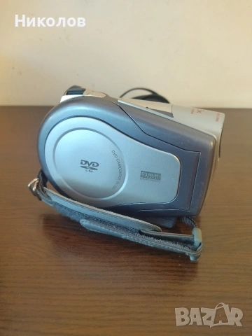 Продавам DVD видео камера Canon DC100 