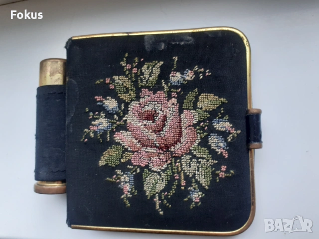 Стара немска пудриера с цилиндър за червило - винтич