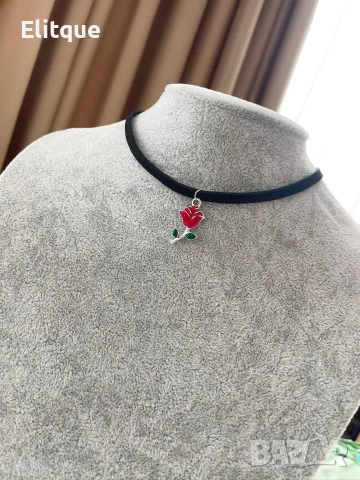 велурен чокър с роза 