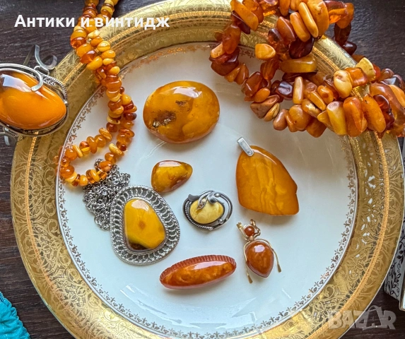 От уникална колекция от кехлибар от 20-ти век