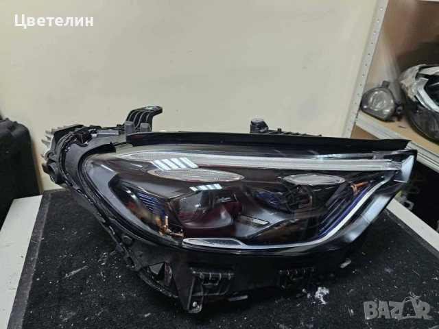 Десен фар за Mercedes GLC W254. Фарът е в много добро състояние.