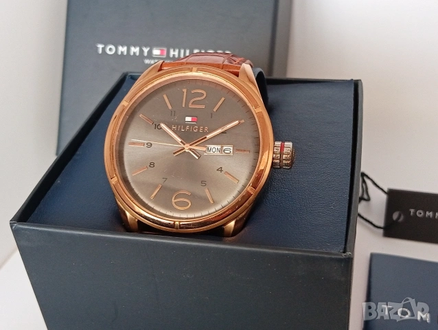 TOMMY HILFIGER Мъжки часовник с ден и дата в кутия с документи и етикет 