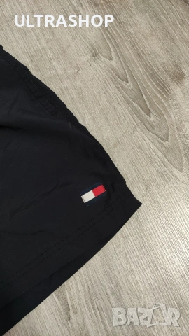 Мъжки бански Tommy Hilfiger XL slim fit отговаря L в отлично състояние, снимка 2 - Къси панталони - 54601551