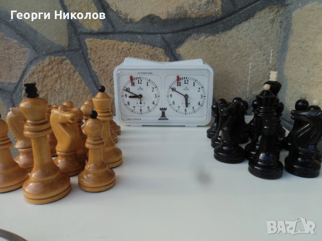 фигурки и часовник за шах