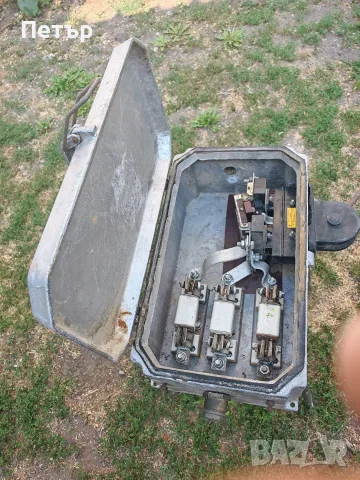 Продавам алуминиево трифазно табло(шалтер) 380v/250 A. Може да превключва 95 kW 