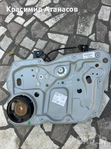 1T1837730BD. Стъклоповдигач преден десен за Vw Туран. 2010-2015г
