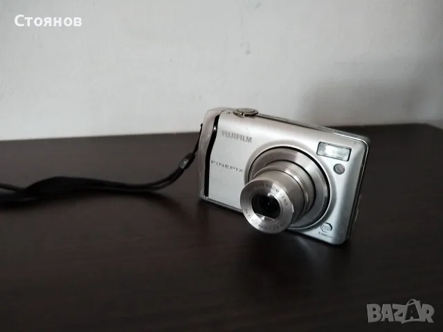 FUJIFILM FinePix F40fd 8.3MP 3x Optical Zoom