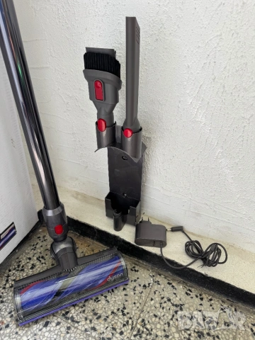Вертикална Безжична Прахосмукачка Dyson V8 Advanced – 425W Мощност и до 40 мин. Работа!, снимка 7 - Прахосмукачки - 54486067