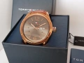 TOMMY HILFIGER Мъжки часовник с ден и дата в кутия с документи и етикет , снимка 1