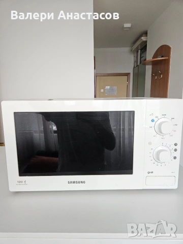 Микровълнова фурна Samsung GW71B с грил- 20л, работеща, загрява по-бавно