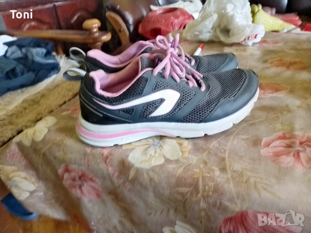 чисто нови дамски маратонки Kalenji Run Active женски маратонки номер eu38 без кутия!!!!