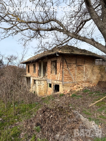 Парцел с къща с. Костанденец