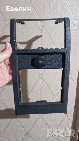 рамката от задните духалки и стойката от Touran 2006